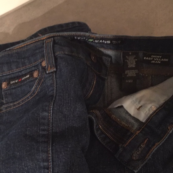 DKNY Jeans  SIZE 4 -east village jean- classic! - Picture 2 of 3